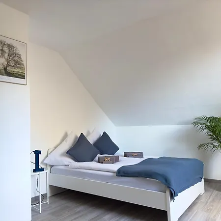 Moebliertes In Herne-mitte Mit Parkplatz, Arbeitsplatz, Wlan- Super Anbindung An Autobahnen Und Oepnv -fuer 1bis 3 Personen Apartment